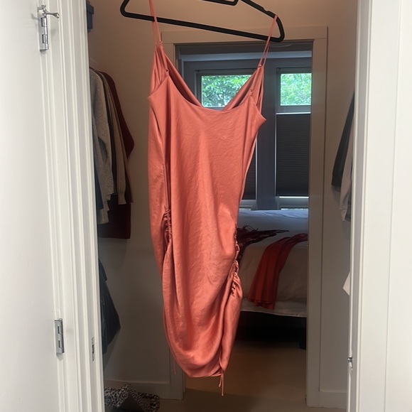 Aritzia Wilfred Only Peach Satin Cowl Neck Ruched Slip Dress Size L - Picture 3 of 4